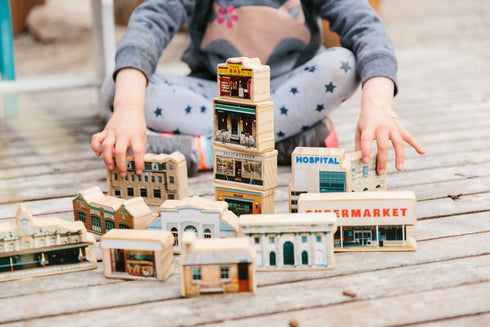 THE FRECKLED FROG - My Little Town